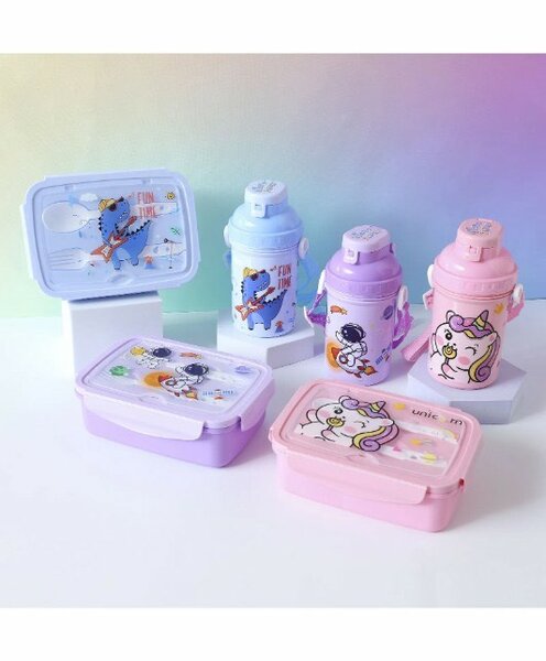 boîte à lunch avec gourdes