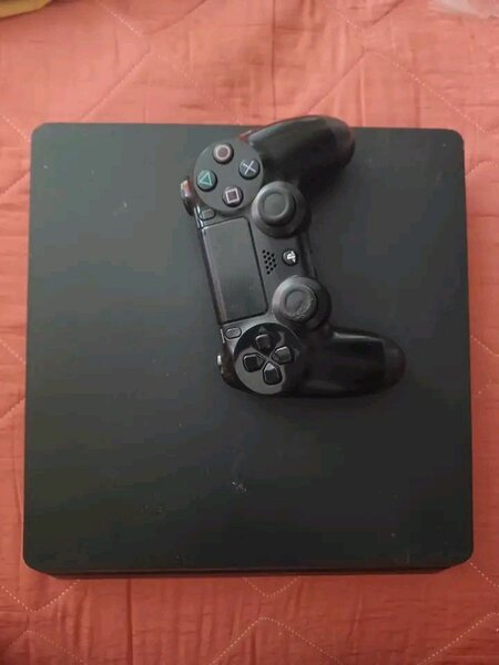 Console PS4 avec manettes