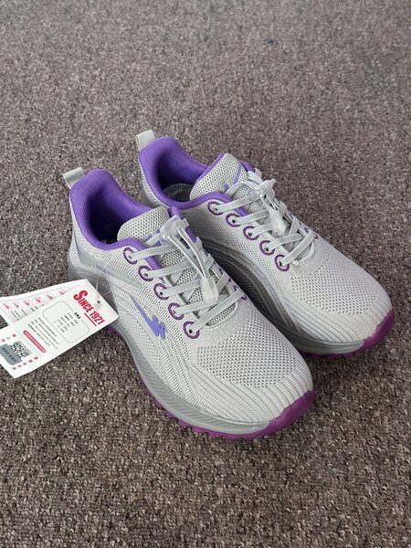 Кроссовки 37 размер Новые