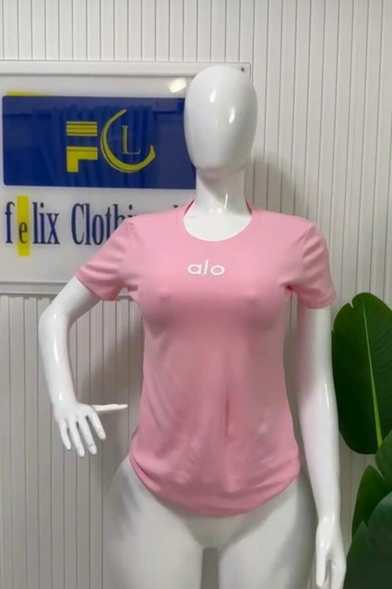 T-shirt activewear alo