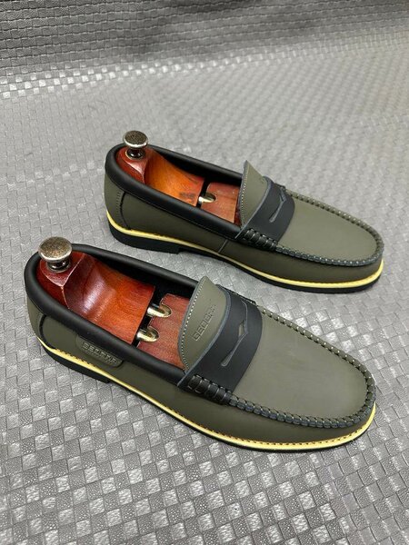 Chaussures homme en cuir vert