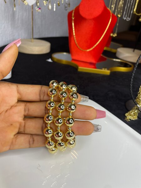 Bracelet en perles dorées