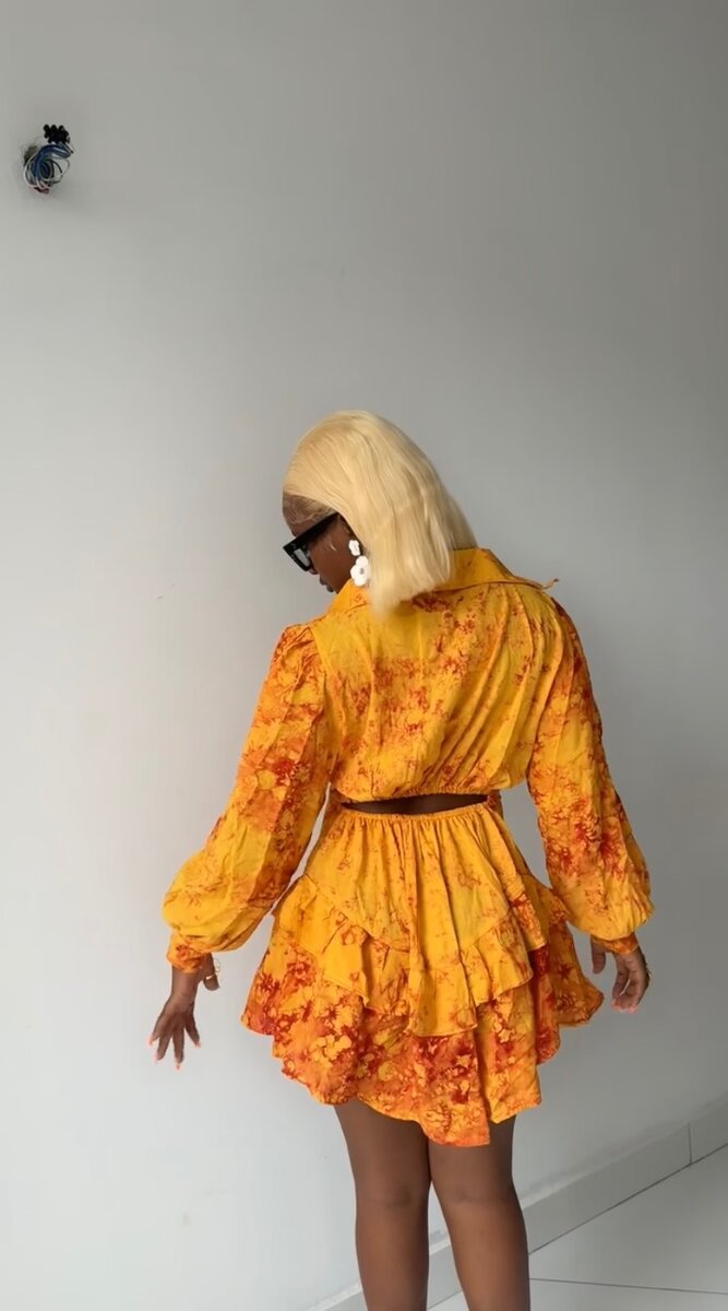 Robe colorée à volants élégante