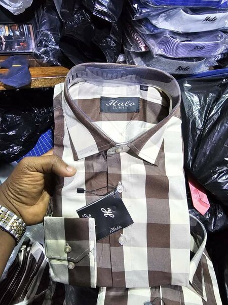 Chemise élégante à carreaux pour homme