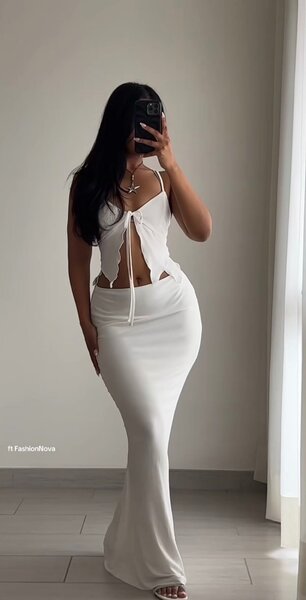 Robe longue blanche élégante