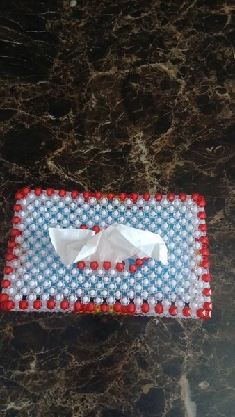 Boîte à mouchoirs perlée artisanale