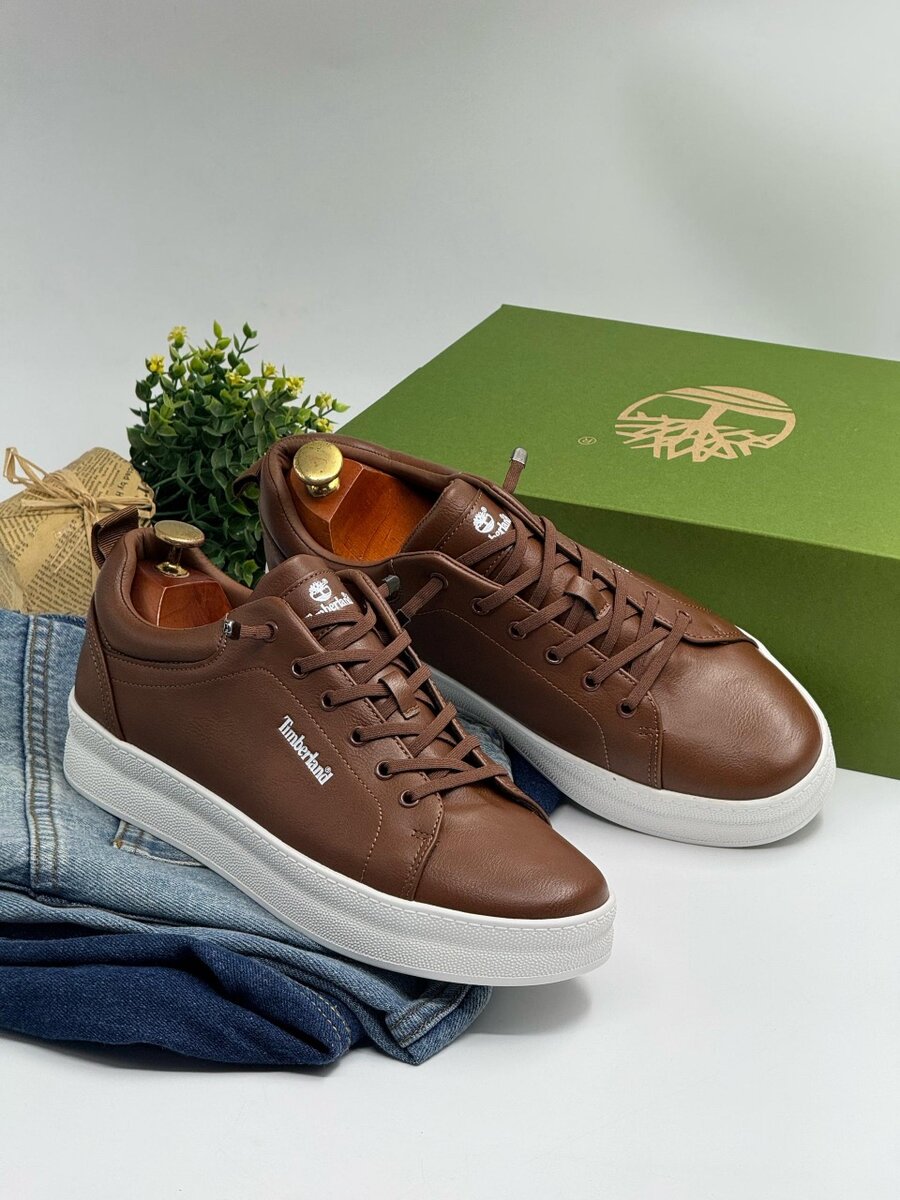 TIMBERLAND BROWN AND WHITE