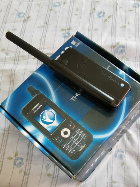 Téléphone Satellite Thuraya XT