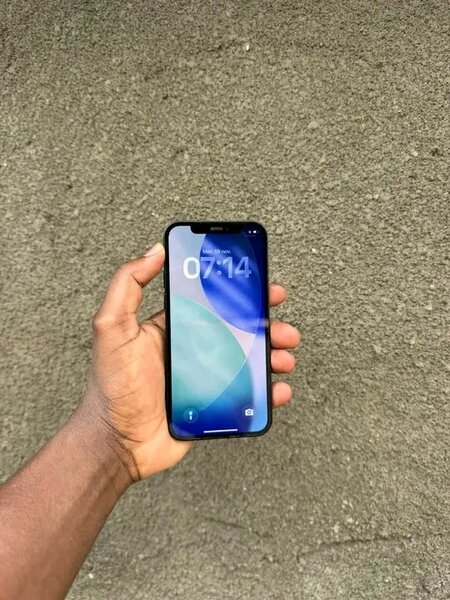 iPhone 12 noir débloqué
