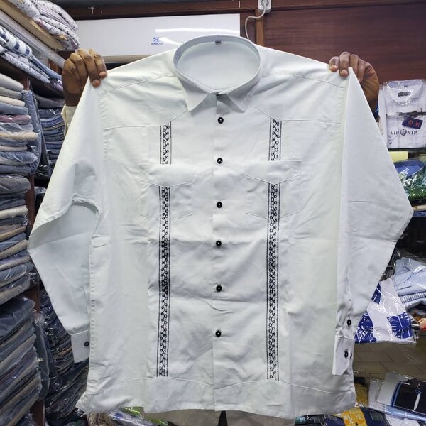 Chemise blanche brodée homme