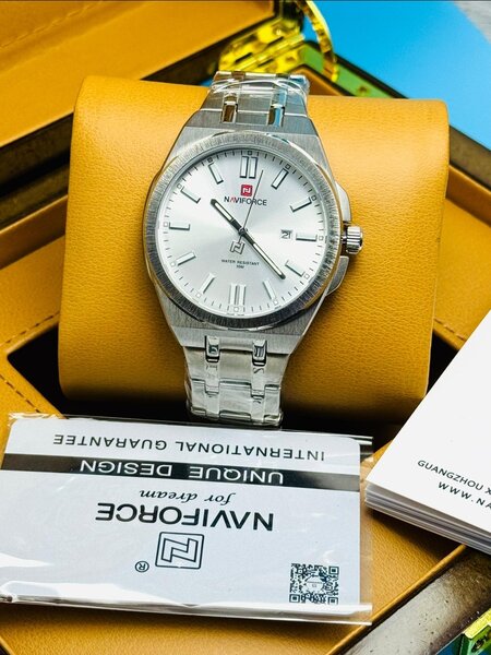 Montre-bracelet élégant homme inox