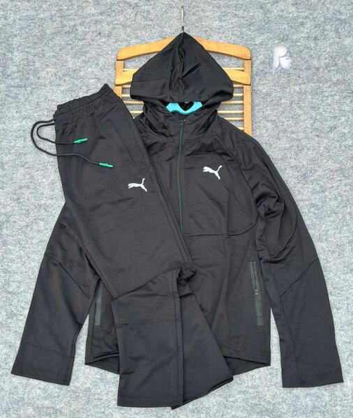 Ensemble de survêtement moderne