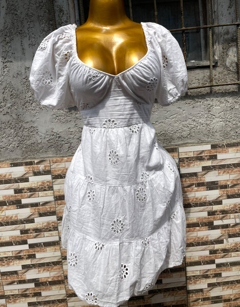 Robe en dentelle blanche chic