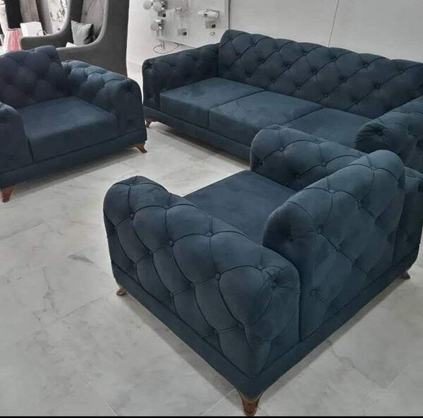 Meubles de luxe : canapé et lit capitonnés