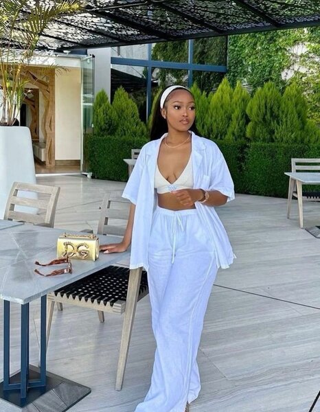 Ensemble d'été blanc élégant