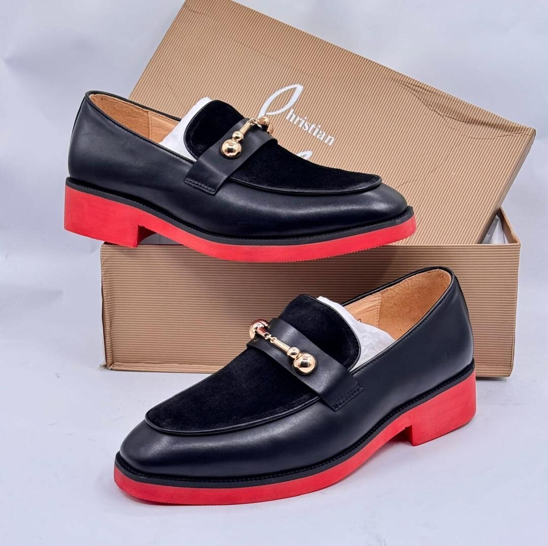 CHRISTIAN LOUBOUTIN CLASSIC SHOE