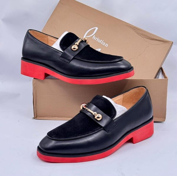 CHRISTIAN LOUBOUTIN CLASSIC SHOE