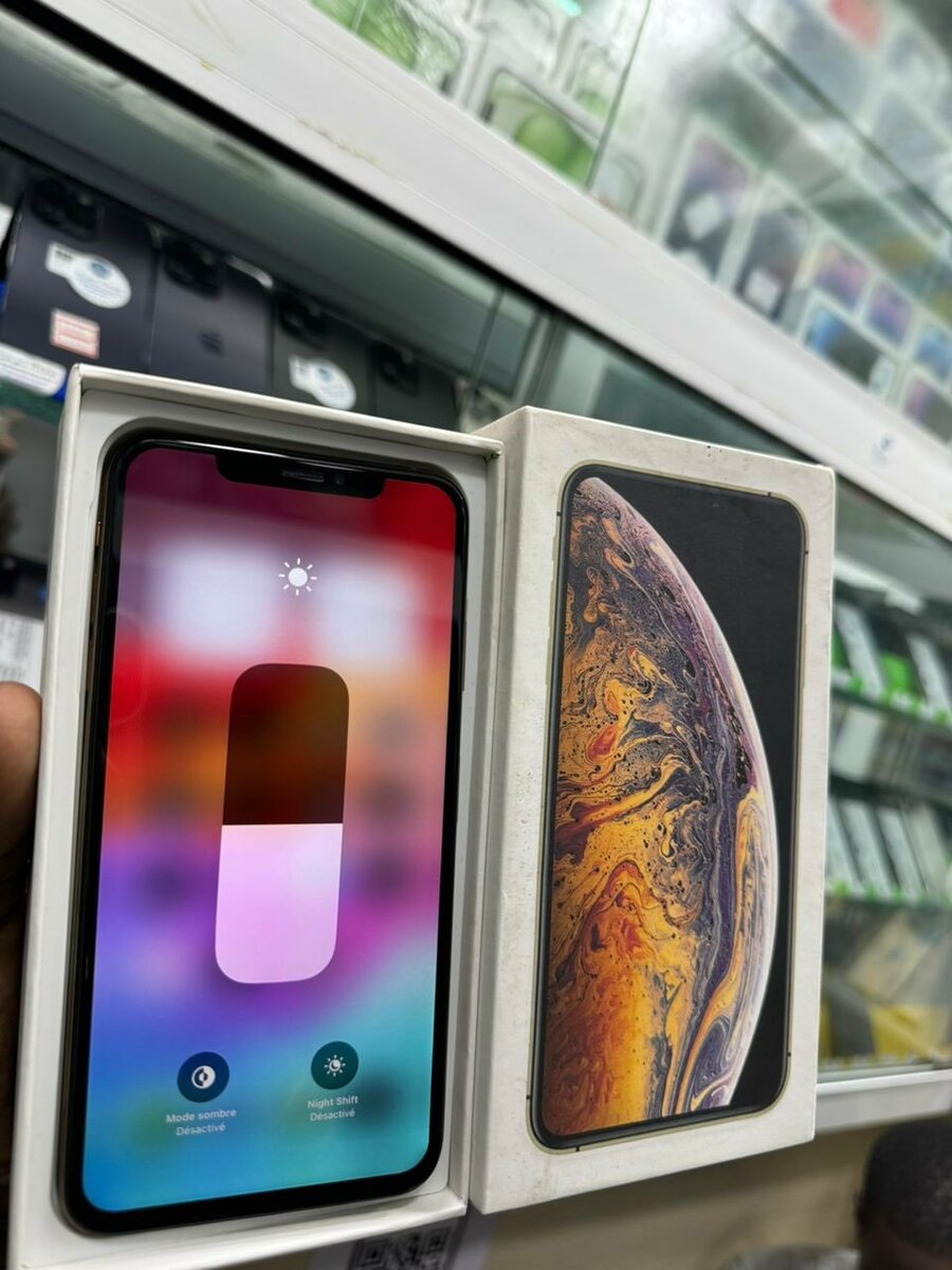 iPhone XSMAX 256giga sans Face ID  Prix 95.000 kao meme 100