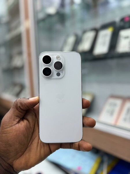 iPhone 15 pro 128Go Casi neuf