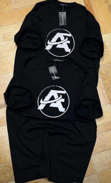 T-shirt noir avec logo imprimé