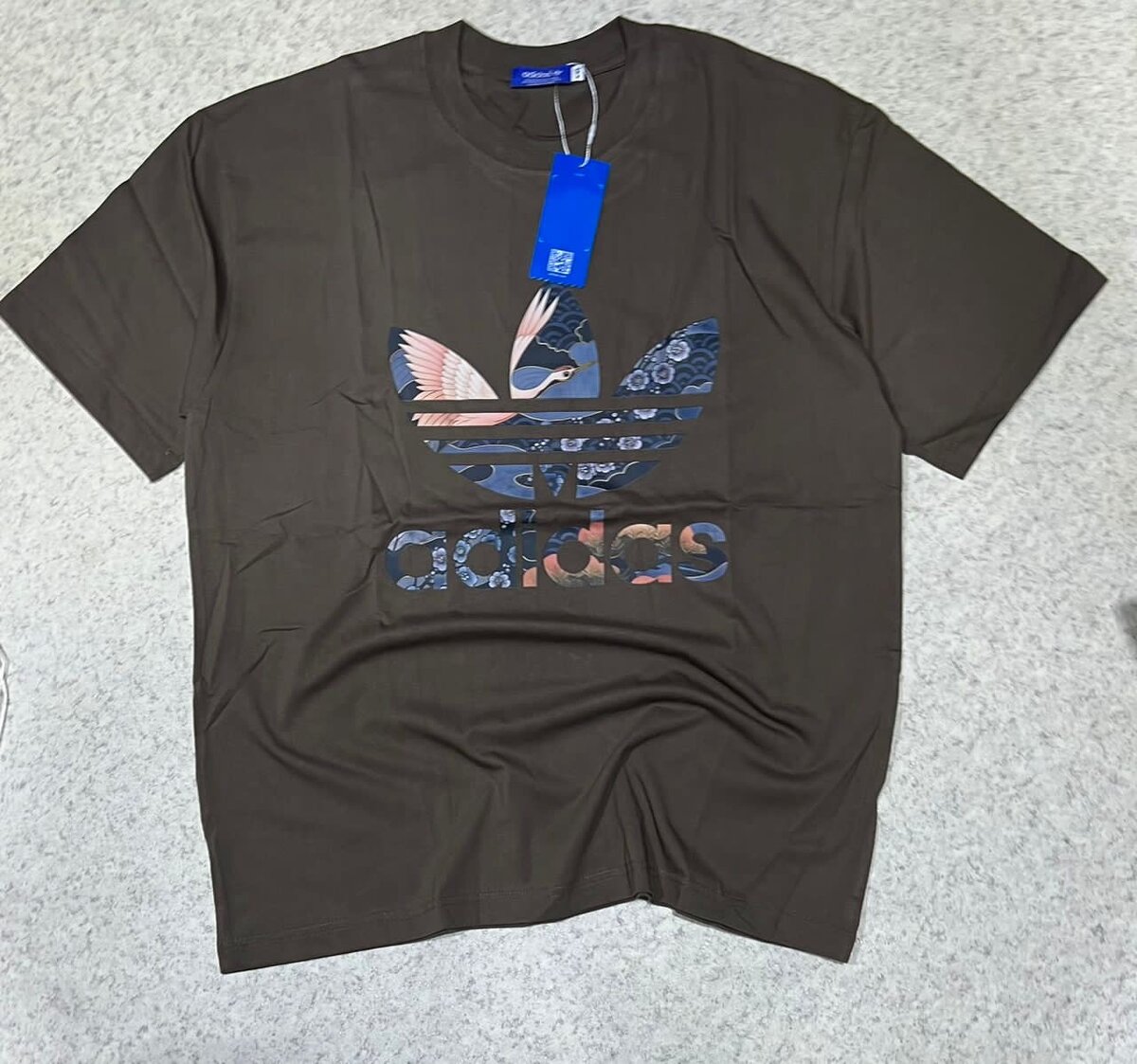 T-shirt Adidas moderne