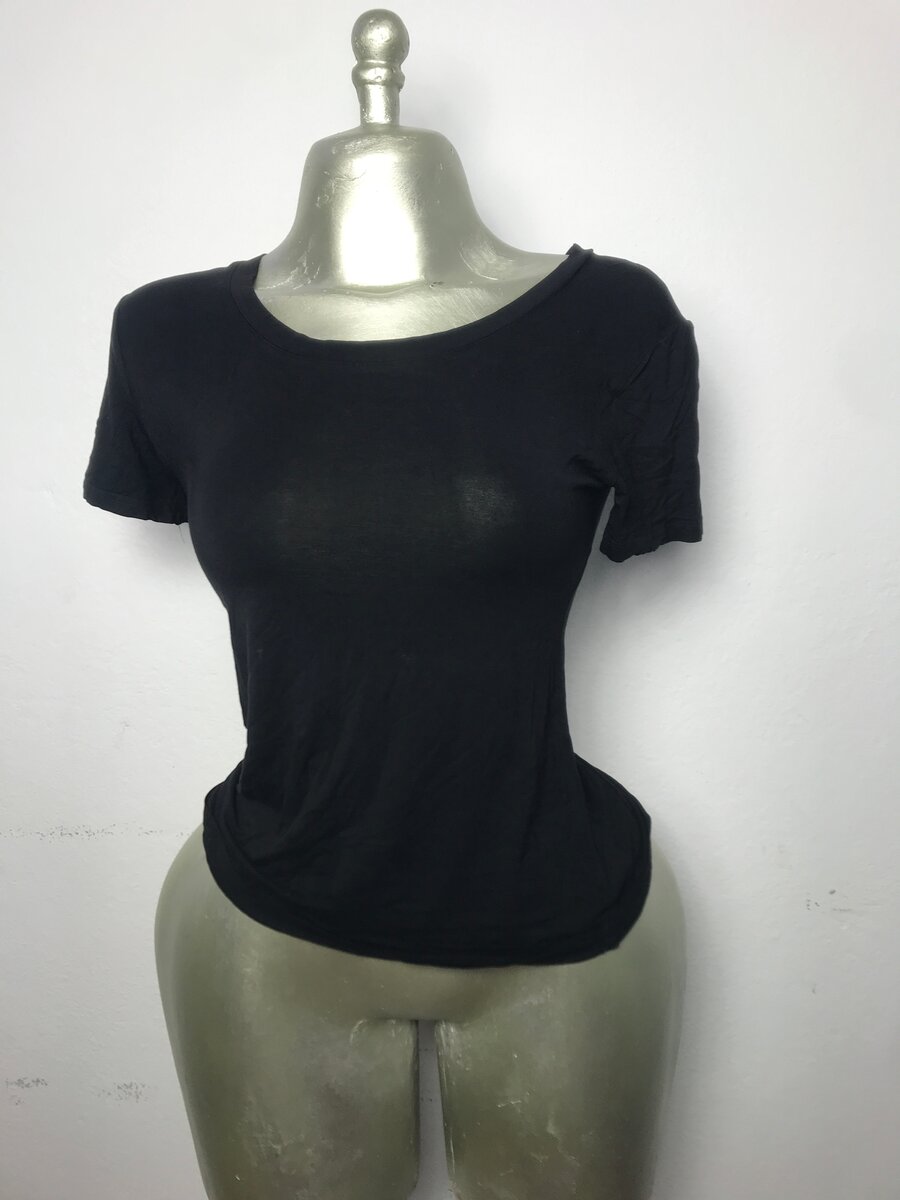 T-shirt noir basique pour femme