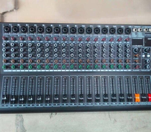 Table de mixage 16 canaux