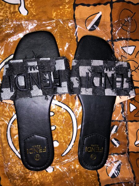 Sandales Fendi tendance