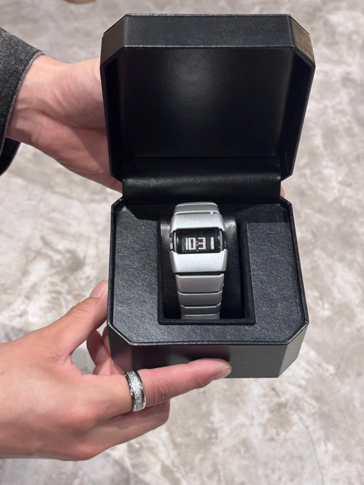 Montre numérique en acier inoxydable