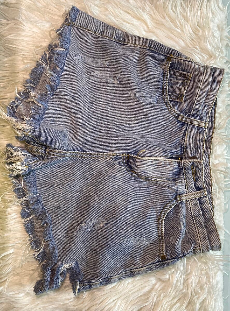 Shorts en jean déchirés tendance