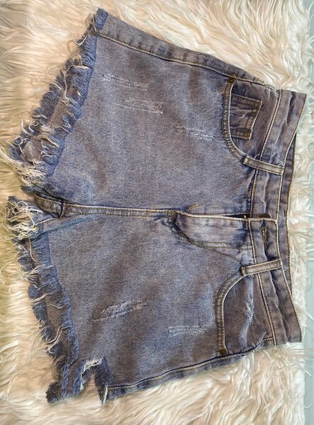 Shorts en jean déchirés tendance