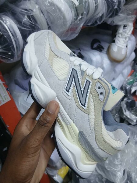 Baskets New Balance 2002R