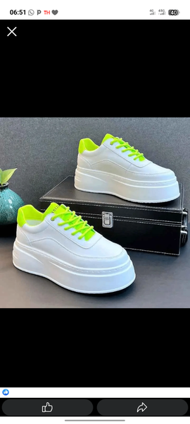 Baskets blanches à semelles épaisses