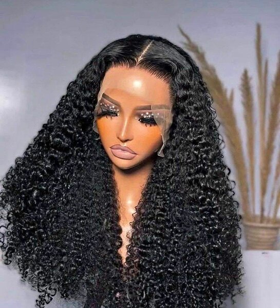 Perruque en dentelle noire bouclée