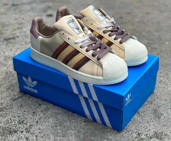 Adidas Superstar Sneakers