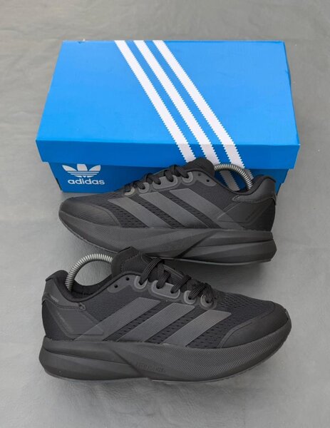 Chaussures Adidas noires légères