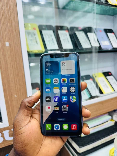 iPhone 11 simple 64Go message