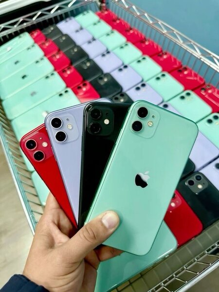 iPhone 11 UK use