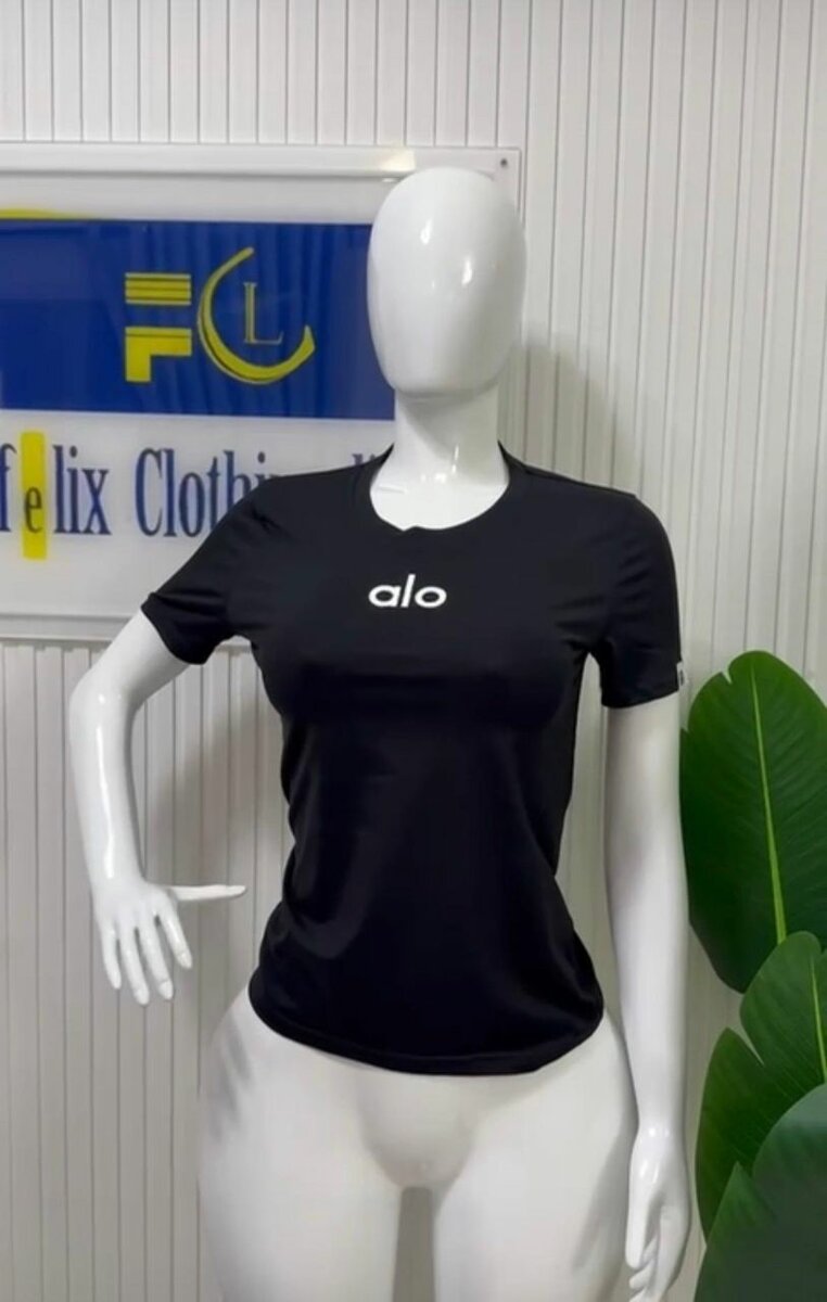 T-shirt activewear alo