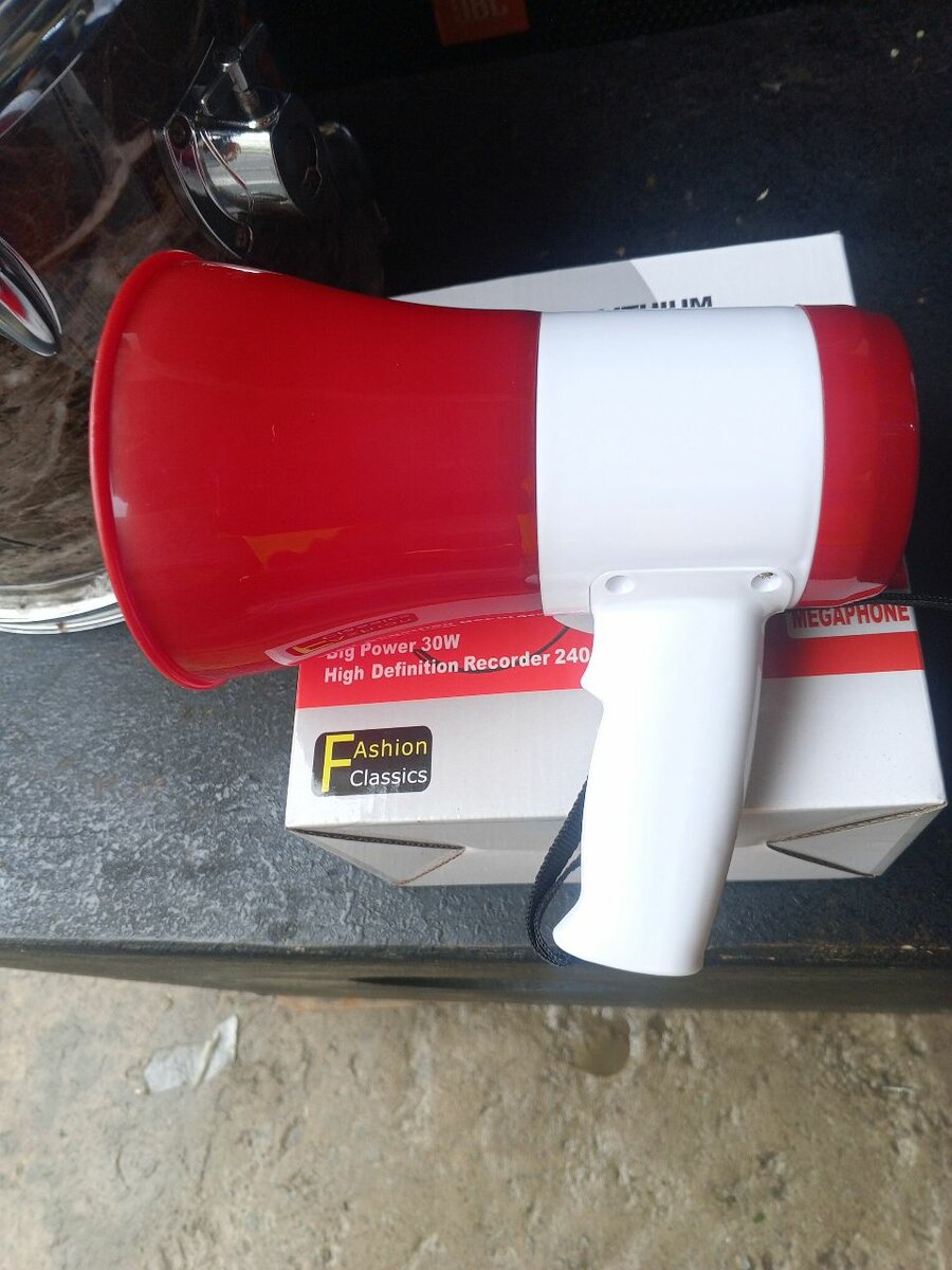 Mégaphone portable 30W rechargeable