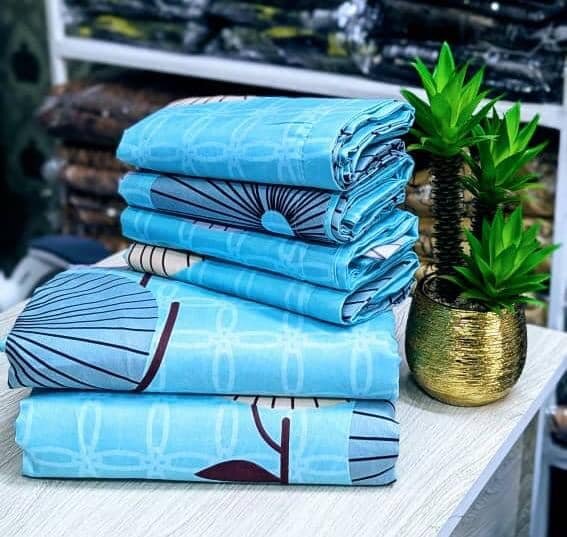 set includes 2 flat sheets and 4 pillowcases