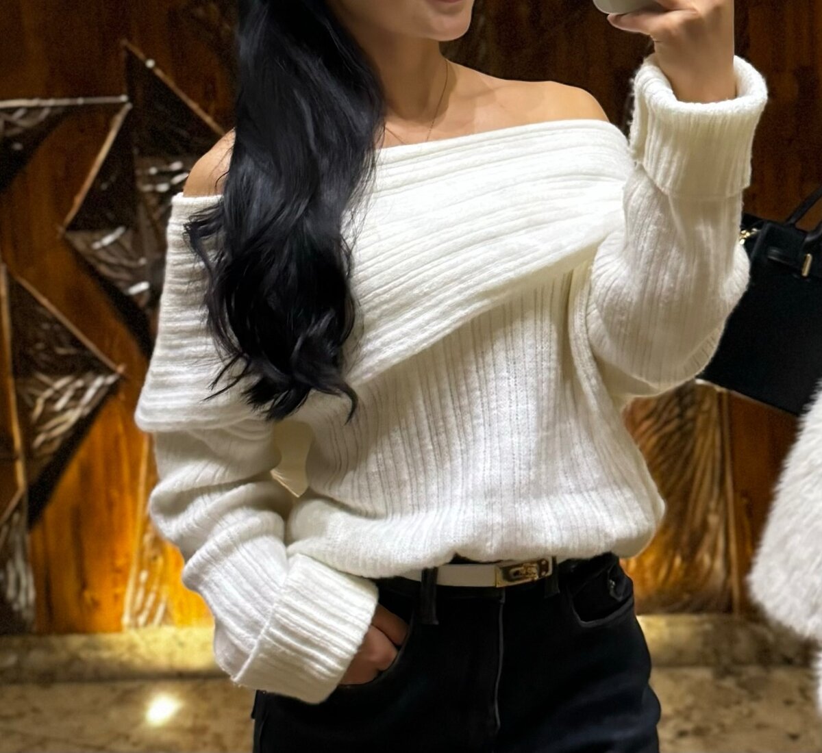 Кофта с открытыми плечами