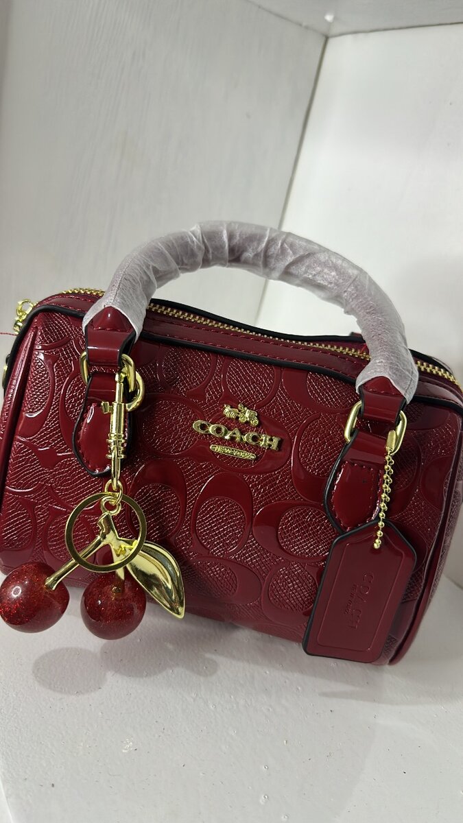 Sac à main rouge en cuir