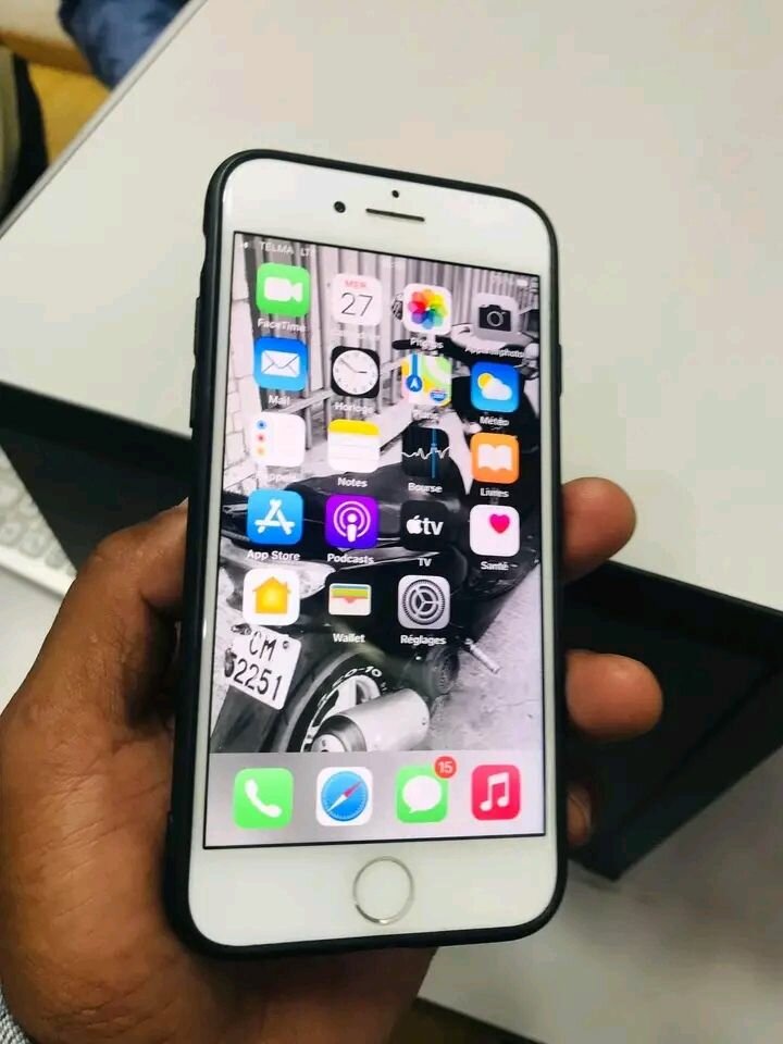 iPhone 7 SE Rouge 64 Go