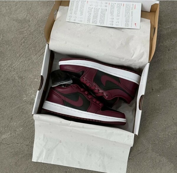 AIR JORDAN 1 LOW RED AND BLACK