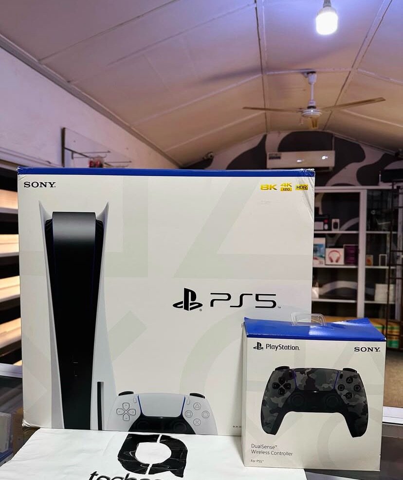 Brand new Ps5 standard Version With brand new controller ava