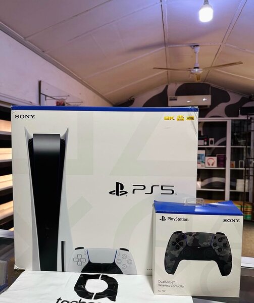 Brand new Ps5 standard Version With brand new controller ava