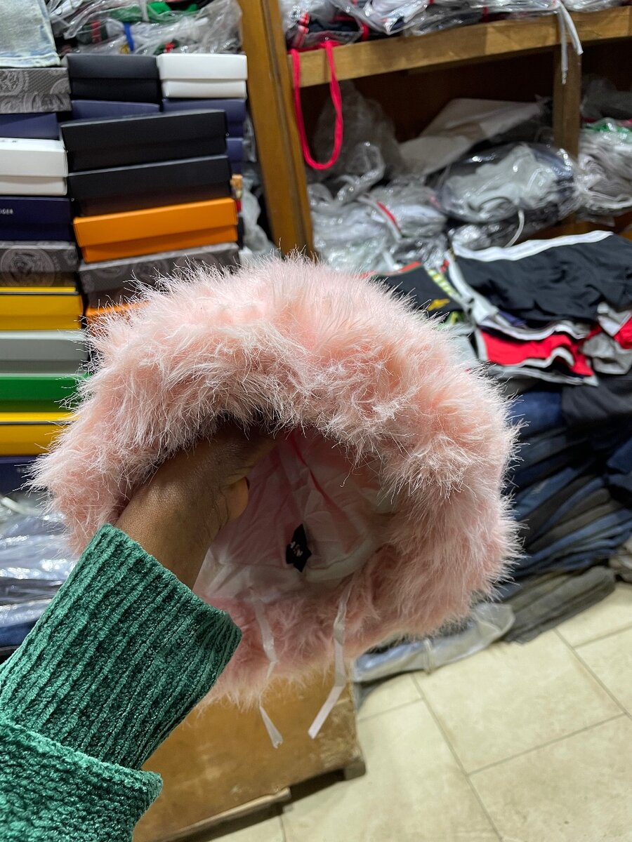 Chapeau en fourrure synthétique rose