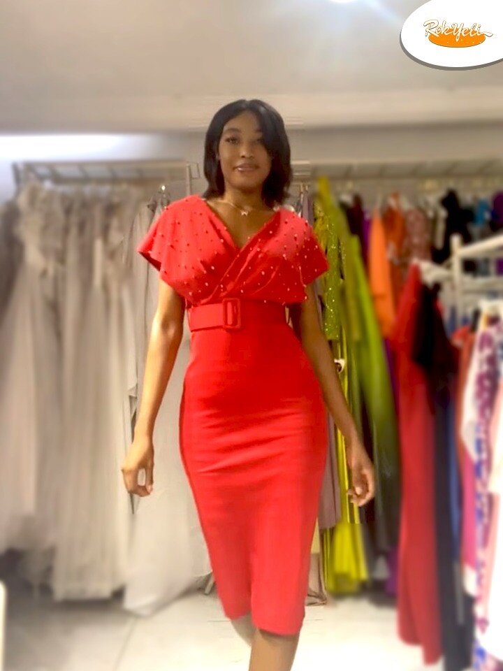 Robe sexy moulant avec ceintu