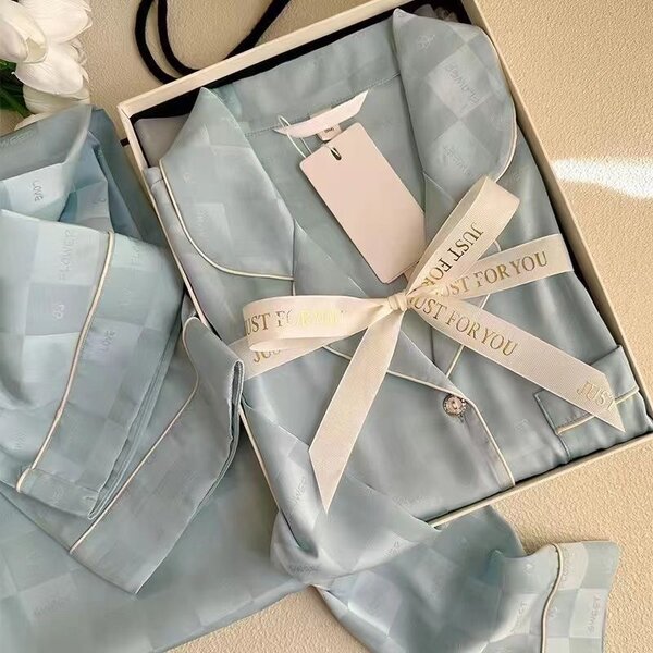 Пижама из атласа